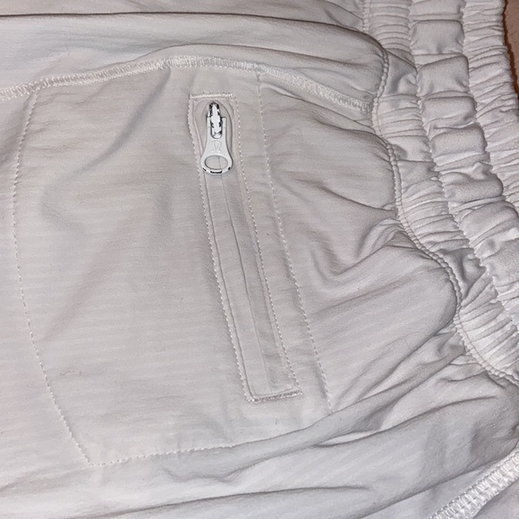 Lululemon Hotty Hot white shorts with drawstring - Picture 4 of 5